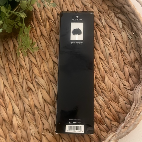 Chanel limited edition ostrich feather Pinceau Lumiere Loose Powder brush. NIB - Picture 10 of 12